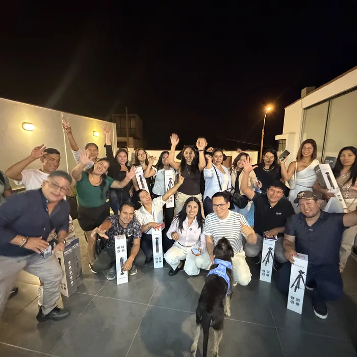 Grupo de la comunidad de Yahaira en un encuentro presencial