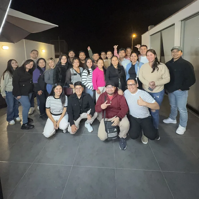 Encuentro de la comunidad en la terraza